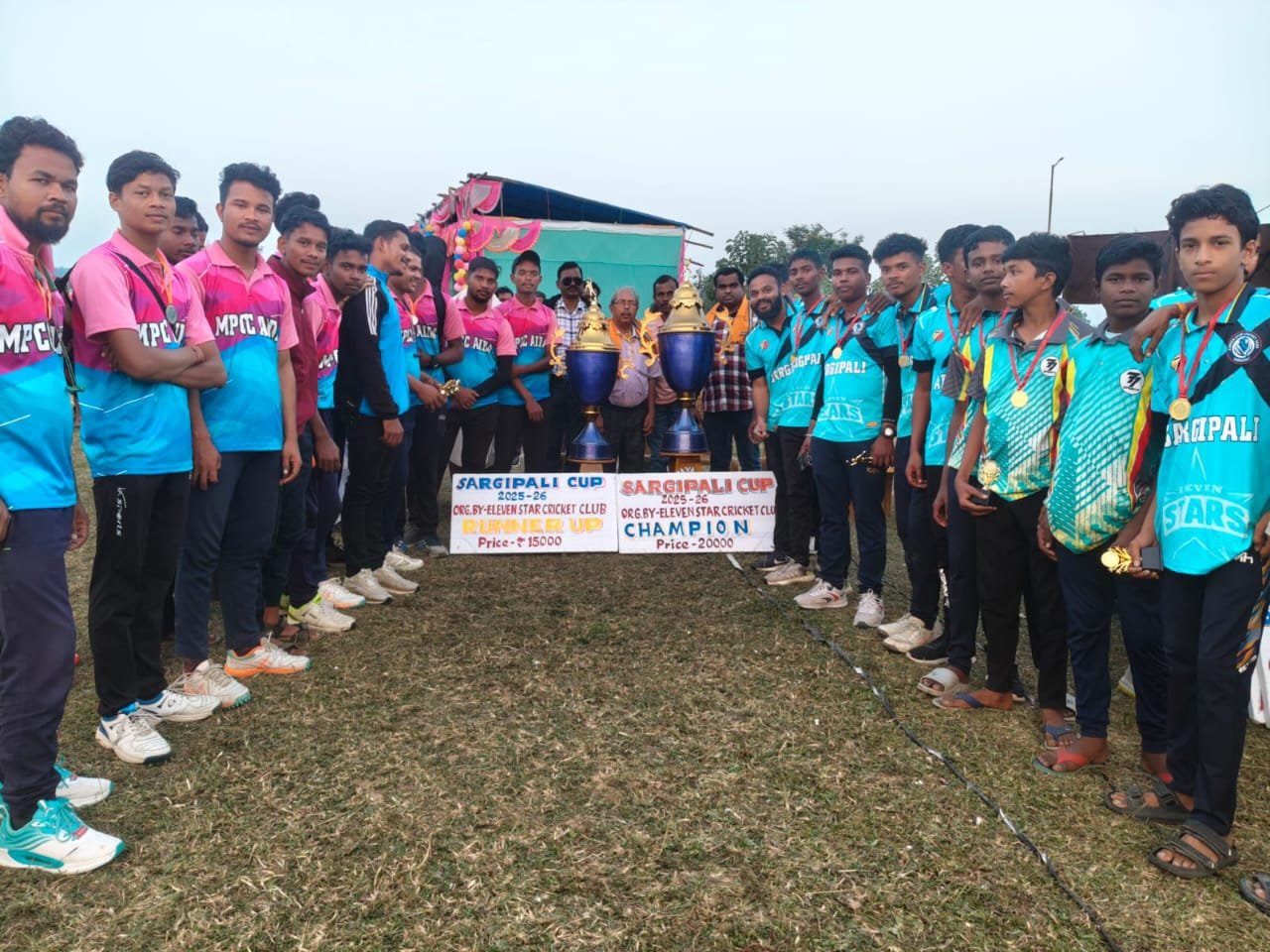 You are currently viewing ସରିଗୀପାଲି ଜୟ ମେମୋରିଆଲ କପ କ୍ରିକେଟ ଟୁର୍ଣ୍ଣାମେଣ୍ଟ ଉଦଯାପିତ: ସରିଗୀପାଲି ଦଳ ଚାମ୍ପିୟାନ