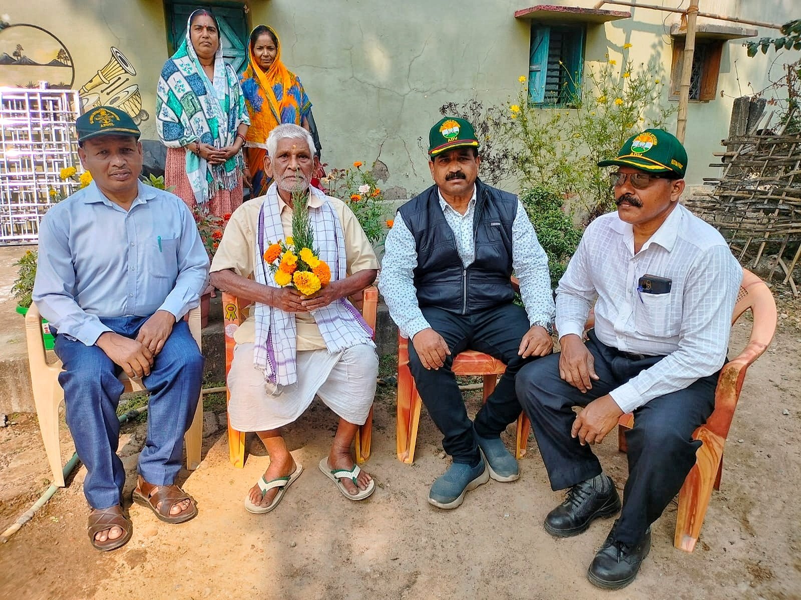 You are currently viewing ଶତାୟୁ ସୈନିକଙ୍କୁ ଜନ୍ମ ଦିନର ସମ୍ବର୍ଦ୍ଧନା