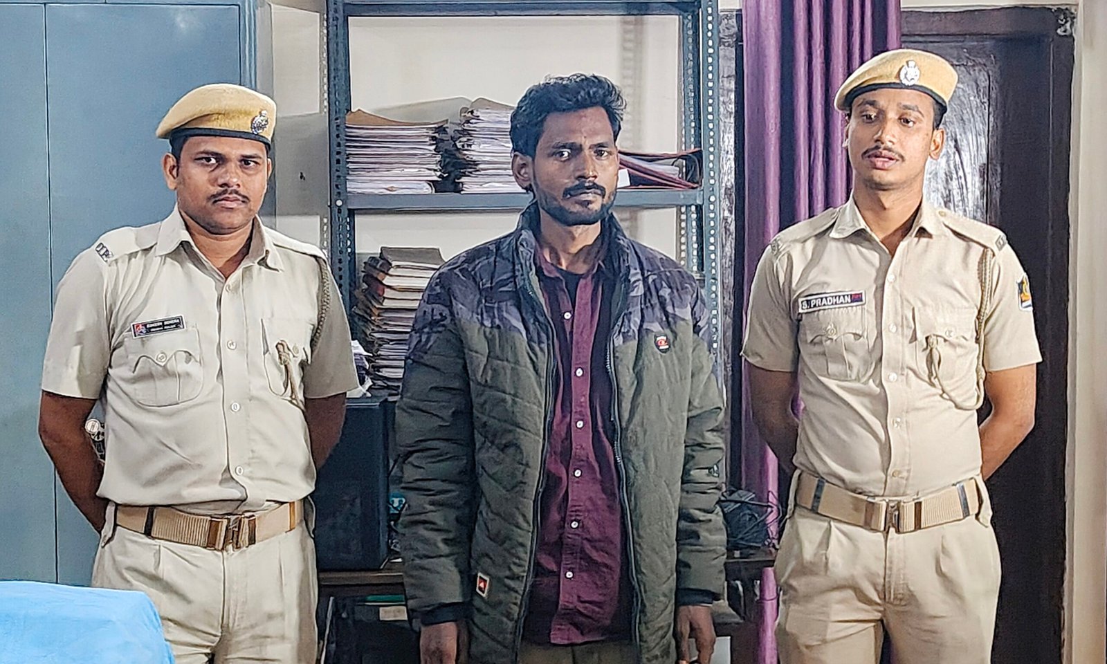 You are currently viewing ଝାଡ଼ଖଣ୍ଡରୁ ପୁଣି ଜଣେ ସାଇବର ଲୁଟେରା ଗିରଫ: ହଜିଲା ମୋବାଇଲରୁ ୨ ଲକ୍ଷ ଟଙ୍କା ହଡ଼ପ କରିଥିଲେ