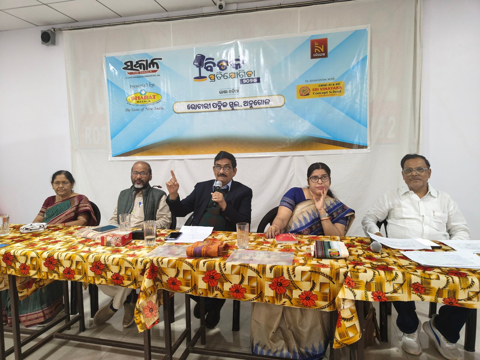 You are currently viewing “ସକାଳ” ଜିଲ୍ଲାସ୍ତରୀୟ ବତ୍କୃତା ପ୍ରତିଯୋଗିତା: ବରିଷ୍ଠରେ ସ୍ମୃତିସ୍ମିତା ଏବଂ କନିଷ୍ଠରେ ସୌରୀ ପ୍ରସାଦ ବିଜୟୀ