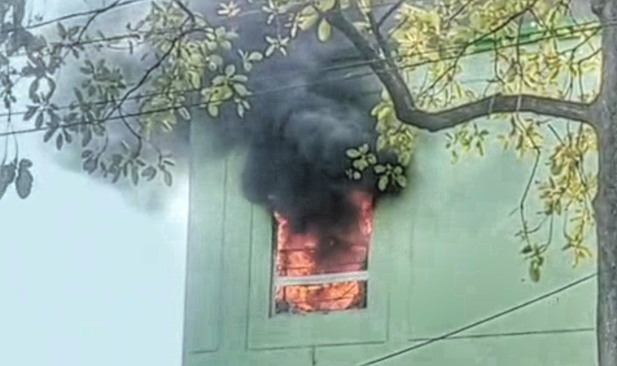 You are currently viewing ସରକାରୀ ଆଇଟିଆଇ କ୍ୱାର୍ଟର୍ସରେ ଅଗ୍ନିକାଣ୍ଡ, ସର୍ଟସର୍କିଟରୁ ନିଆଁ ଲାଗିଥିବା ସନ୍ଦେହ