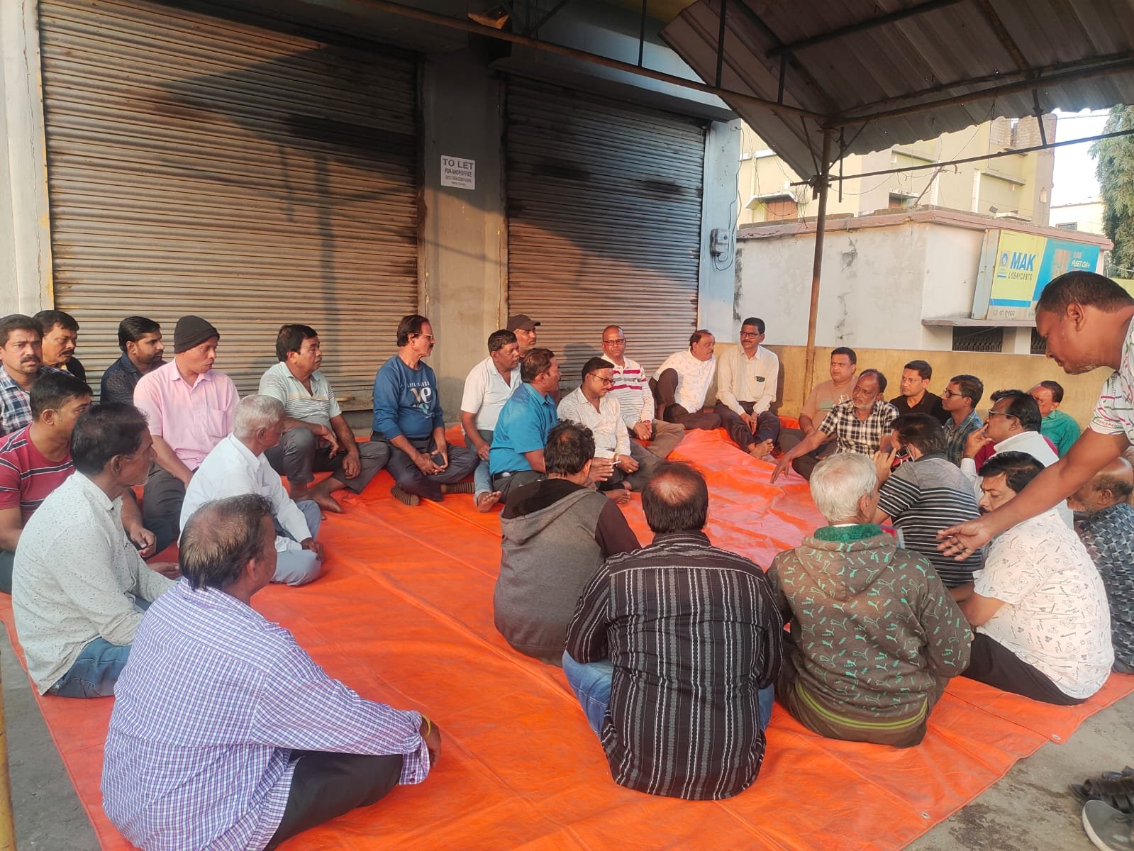 You are currently viewing ରାସ୍ତା ସମ୍ପ୍ରସାରଣ ପାଇଁ ଜାଗା ଅଧିଗ୍ରହଣ ହେଉଛି, ମିଳୁନି କ୍ଷତିପୂରଣ; ଜିଲ୍ଲାପାଳଙ୍କୁ ଅଭିଯୋଗ କରିବାକୁ ନିଷ୍ପତ୍ତି