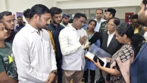 Read more about the article ବିଭିନ୍ନ ଅସ୍ତ୍ରୋପଚାର କରାଯିବା ନିମନ୍ତେ ସ୍ବାସ୍ଥ୍ୟ ବିଭାଗ ସଚିବଙ୍କ ନିକଟରେ ଦାବୀ