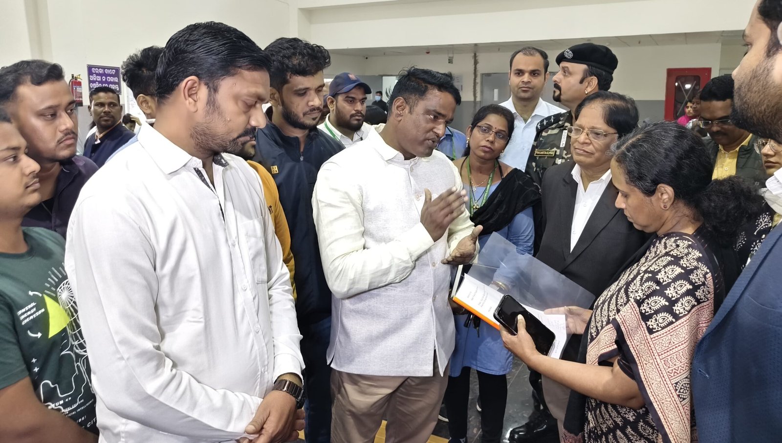 You are currently viewing ବିଭିନ୍ନ ଅସ୍ତ୍ରୋପଚାର କରାଯିବା ନିମନ୍ତେ ସ୍ବାସ୍ଥ୍ୟ ବିଭାଗ ସଚିବଙ୍କ ନିକଟରେ ଦାବୀ