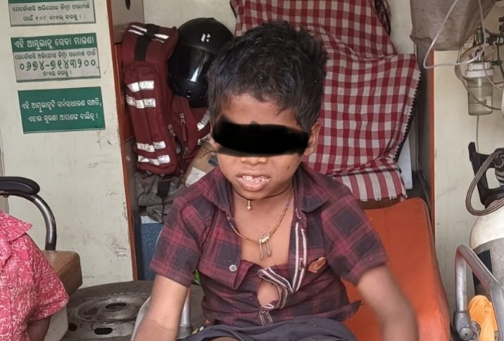 You are currently viewing ହୃଦୟ ବିଦାରକ ଘଟଣା: ଦୁର୍ଘଟଣାରେ ହତବାକ୍ ହୋଇଗଲେ ପାଳଲହଡ଼ାବାସୀ