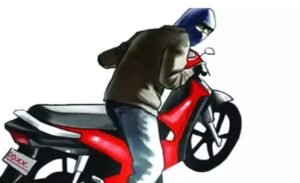 Read more about the article ପୁରୁଣା ବସଷ୍ଟାଣ୍ଡରୁ ବାଇକ୍ ଚୋରି, ତେଲ ନଥିବାରୁ ଆଉ ଏକ ବାଇକ୍ ଧରି ଛୁ’ ମାରିଲା ଚୋର