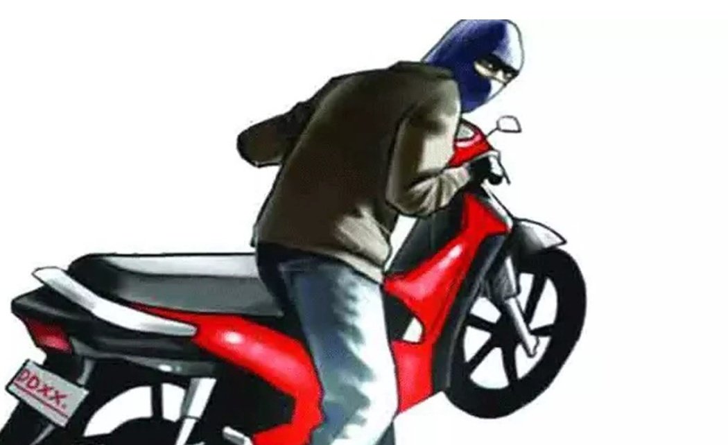 You are currently viewing ପୁରୁଣା ବସଷ୍ଟାଣ୍ଡରୁ ବାଇକ୍ ଚୋରି, ତେଲ ନଥିବାରୁ ଆଉ ଏକ ବାଇକ୍ ଧରି ଛୁ’ ମାରିଲା ଚୋର