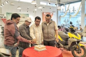 Read more about the article Hero Vida VX2କୁ ସ୍କୁଟର ଅଫ ଦି ଇଅର୍ ୨୦୨୫ ସମ୍ମାନ, ପାର୍ବତୀ ମୋଟର୍ସରେ ଟେଷ୍ଟ ରାଇଡ ନେଇ ପାରିବେ ଗ୍ରାହକ