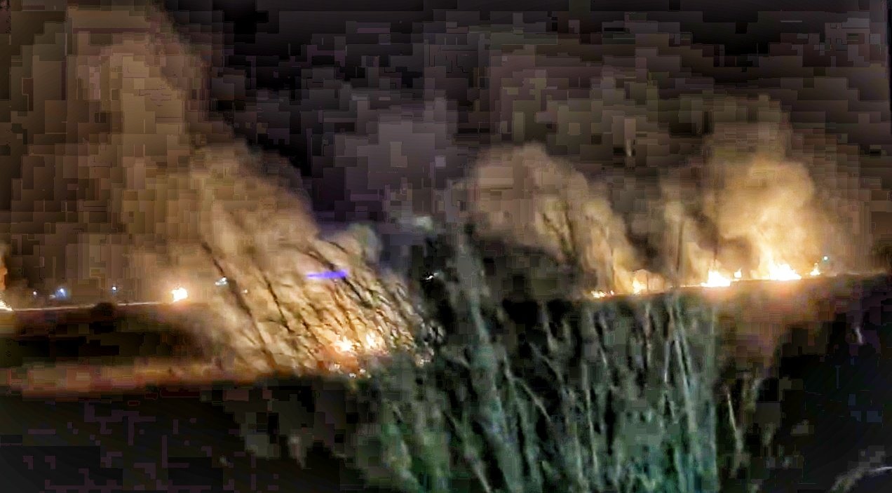 You are currently viewing ହାତୀ ଉତ୍ପାତରେ ଭୟଭୀତ ବେନ୍ତପୁର ଗ୍ରାମବାସୀ; ସୁରକ୍ଷା ପାଇଁ ଗାଁ ଚାରିପାଖେ ଜାଳିଲେ ନିଆଁ