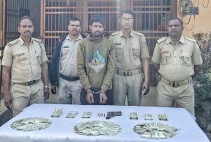 Read more about the article ପେଟ୍ରୋଲ ପମ୍ପ ଡକାୟତି ମାମଲା, ଫେରାର ମୁଖ୍ୟ ଅଭିଯୁକ୍ତ ଗିରଫ