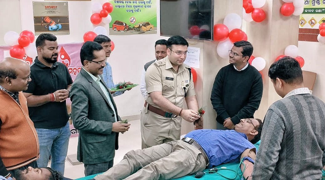 You are currently viewing ଜାତୀୟ ସଡ଼କ ସୁରକ୍ଷା ମାସ ପାଇଁ ରକ୍ତଦାନ ଶିବିର: ୯୩ ୟୁନିଟ୍ ରକ୍ତ ସଂଗୃହୀତ