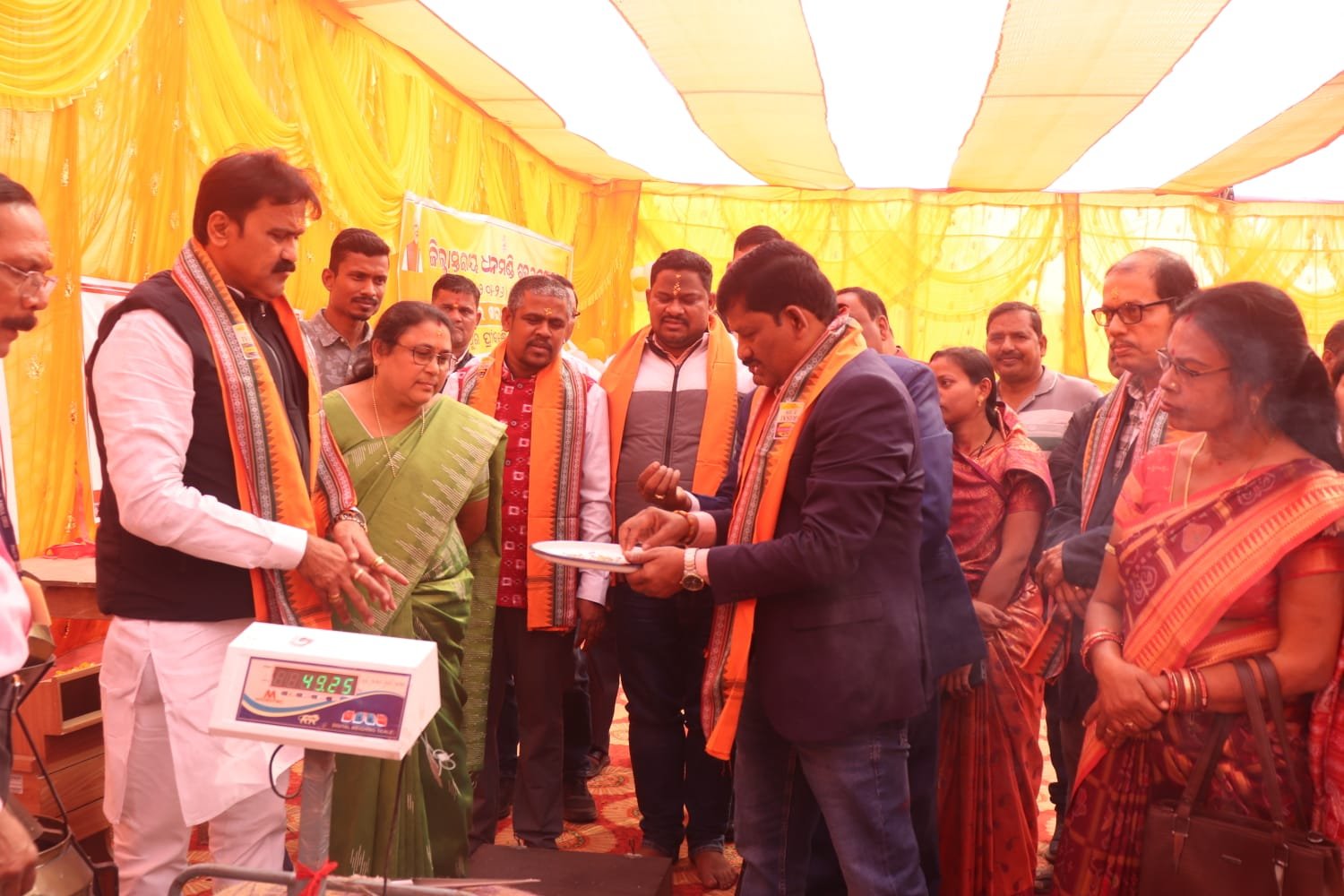 You are currently viewing ଜିଲ୍ଲାସ୍ତରୀୟ ଧାନ ମଣ୍ଡି ଉଦଘାଟନ: ଚାଷୀଙ୍କ ଉଚିତ୍ ପ୍ରାପ୍ୟ ପାଇଁ ବିଧାୟକଙ୍କ ପରାମର୍ଶ