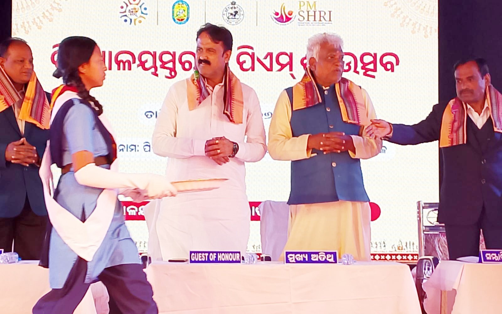 You are currently viewing ଅନୁଗୁଳ ସରକାରୀ ଉଚ୍ଚ ବିଦ୍ୟାଳୟରେ ପିଏମଶ୍ରୀ ଉତ୍ସବ ଆୟୋଜିତ, ଯୋଗ ଦେଲେ ସାଂସଦ ଓ ବିଧାୟକ