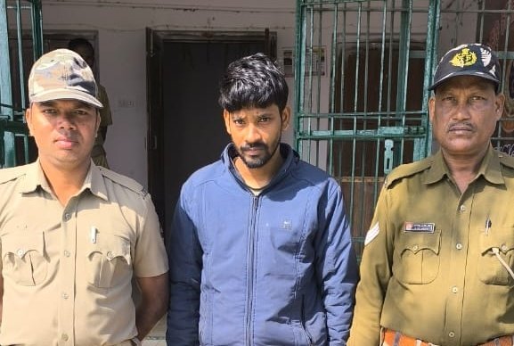 You are currently viewing ଠାକୁରଗଡ଼ ପୋଲିସକୁ ବଡ଼ ସଫଳତା: ୨୪ ଘଣ୍ଟା ଭିତରେ ଚୋରକୁ ବାନ୍ଧିଲା