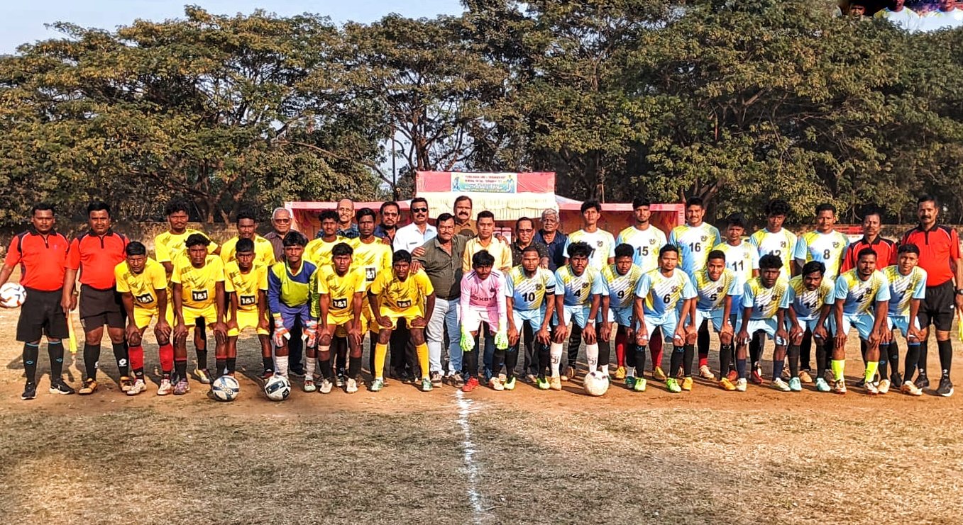 You are currently viewing ପଦ୍ମଚରଣ ଓ ଶିବାନନ୍ଦ ସ୍ମାରକୀ ଫୁଟବଲ ଟୁର୍ଣ୍ଣାମେଣ୍ଟ: ପେନାଲଟି ସୁଟ ଆଉଟରେ ଡେରେଙ୍ଗ ବିଜୟୀ