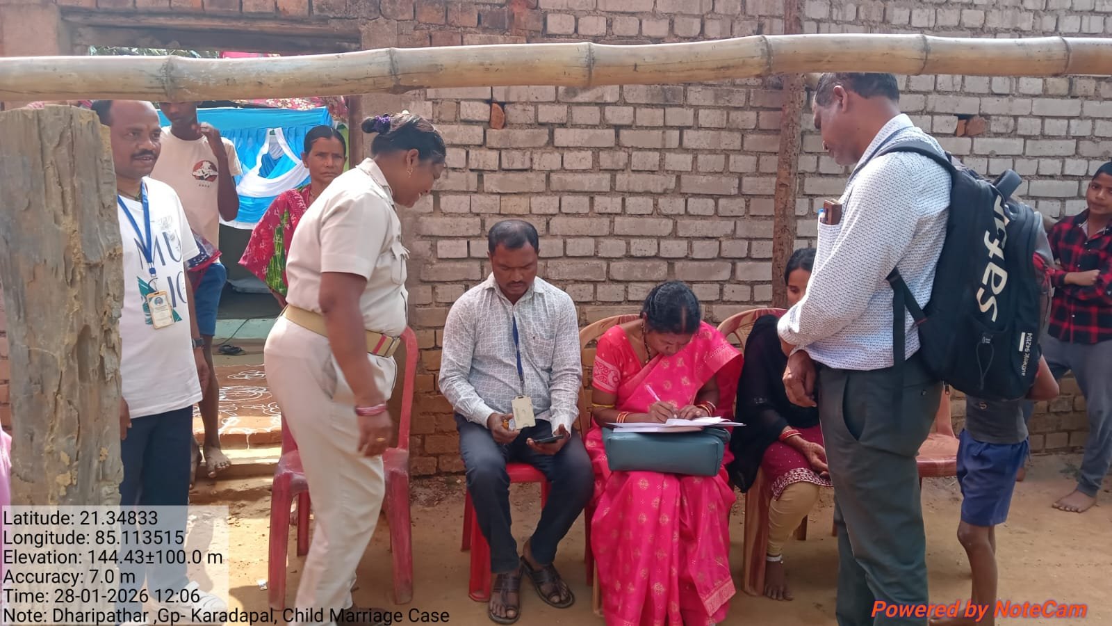 You are currently viewing ପାଲଲହଡ଼ାରେ ବାଲ୍ୟବିବାହ ରୋକିଲା ପ୍ରଶାସନ: ଚୁକ୍ତିନାମା ଲେଖିଲେ କନ୍ୟାପକ୍ଷ