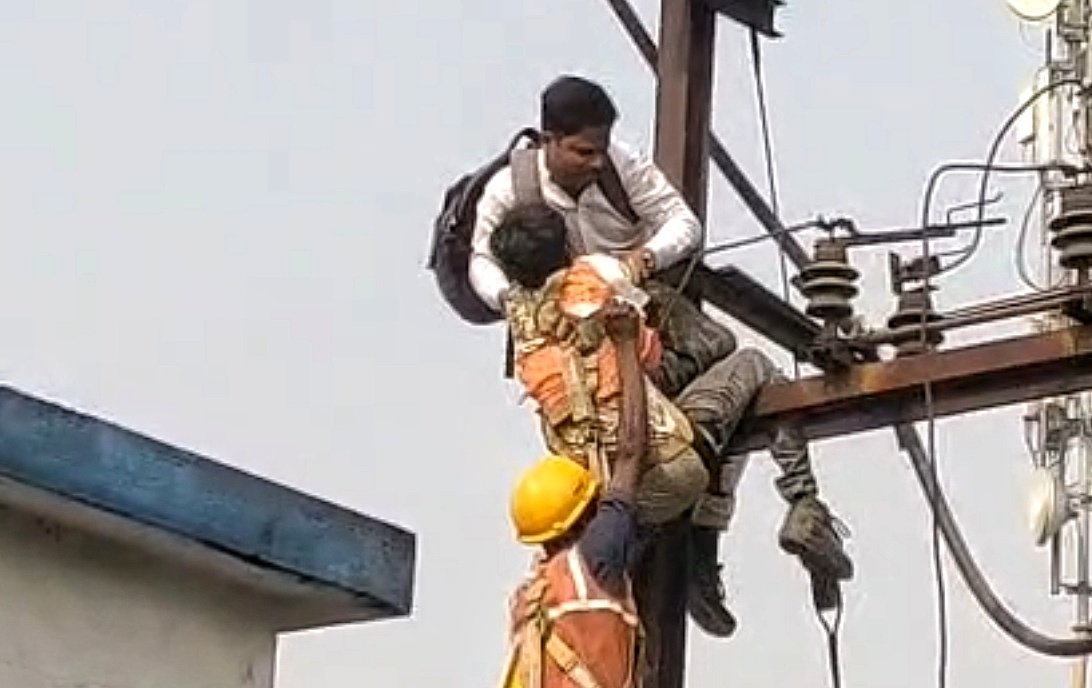 You are currently viewing ବିଦ୍ୟୁତ୍ ଠିକାଦାରଙ୍କ ସାଙ୍ଘାତିକ ଖେଳ: ସଟଡାଉନ୍ ନ ନେଇ ଚଢେଇଥିଲେ ଖୁଣ୍ଟରେ