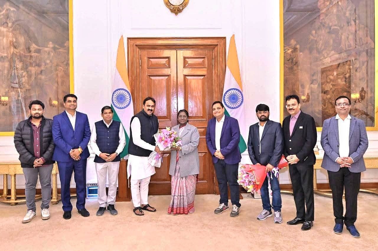 You are currently viewing ରାଷ୍ଟ୍ରପତିଙ୍କୁ ସାକ୍ଷାତ କରି ଅନୁଗୁଳ ଜିଲ୍ଲାର ଉନ୍ନତି ନେଇ ଆଲୋଚନା କଲେ ବିଧାୟକ