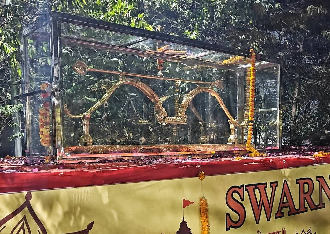 You are currently viewing ଅନୁଗୁଳରେ ସ୍ବର୍ଣ୍ଣ କୋଦଣ୍ଡ ଧନୁଷ ଯାତ୍ରା: ହଜାର ହଜାର ଶ୍ରଦ୍ଧାଳୁଙ୍କ ସ୍ୱାଗତ