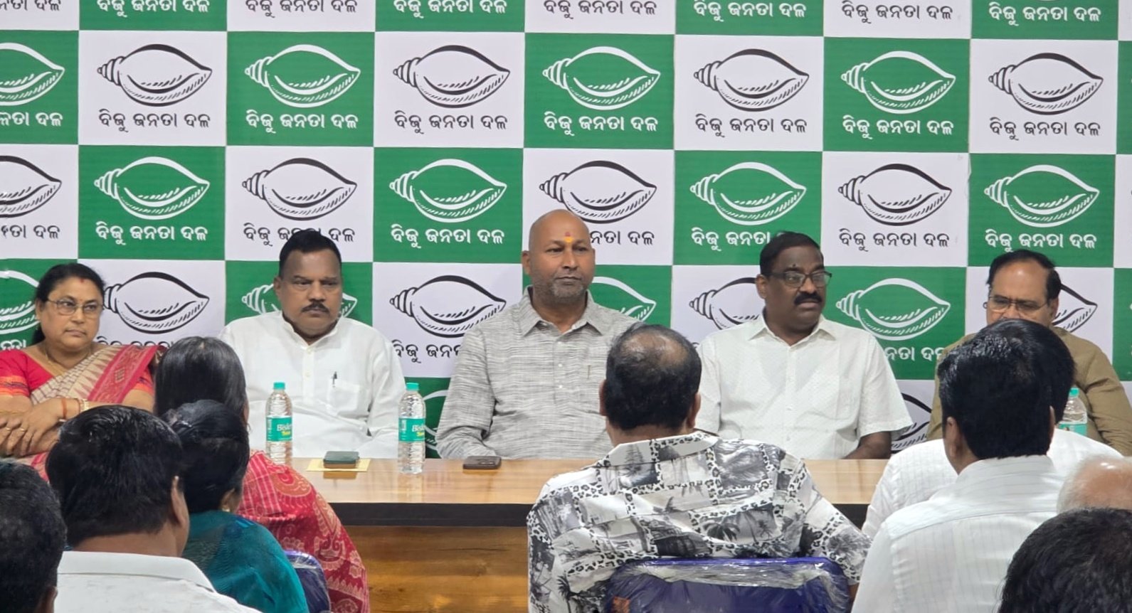 You are currently viewing ଅନୁଗୁଳରେ ବିଜେଡିର ପ୍ରସ୍ତୁତି ବୈଠକ: ସରକାରର ଚାଷୀ ମାରଣ ନୀତି ବିରୋଧରେ ଆସନ୍ତା ୧୧ ରେ ଚାଷୀ ସମାବେଶ