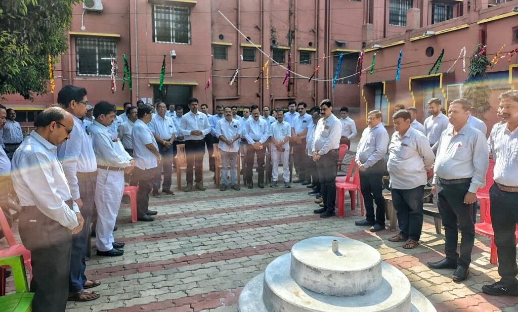 ଆଇନଜୀବୀ ଶୁଭେନ୍ଦୁ ପ୍ରଧାନଙ୍କ ବିୟୋଗରେ ଅନୁଗୁଳ କୋର୍ଟରେ ଶୋକସଭା; ଶେଷ ସମ୍ମାନ ଜଣାଇଲେ ବିଧାୟକ ଓ ଶତାଧିକ ଓକିଲ