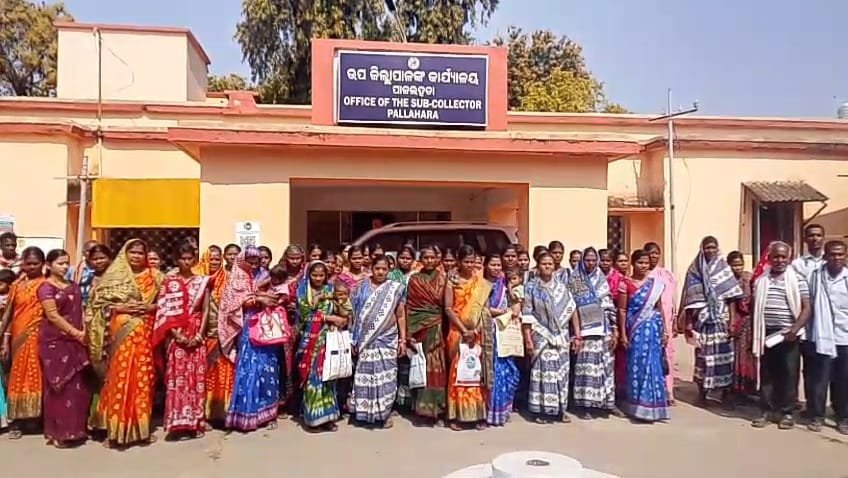 You are currently viewing ମାଛ ଚାଷରେ ଦୁର୍ନୀତି ଅଭିଯୋଗ, ଉପଜିଲ୍ଲାପାଳଙ୍କ ଦ୍ୱାରସ୍ଥ ହେଲେ ୬ ମହିଳା ଗୋଷ୍ଠୀ