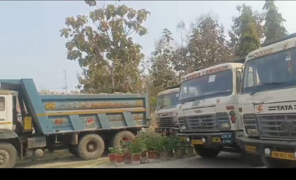 ରେଙ୍ଗାଳିରେ ପଥର ମାଫିଆଙ୍କ ଉପରେ ପୋଲିସର ବଡ଼ ଚଢ଼ାଉ: ୫ ହାଇୱା ଓ ପୋକଲିନ ଜବତ, ୫ ଗିରଫ