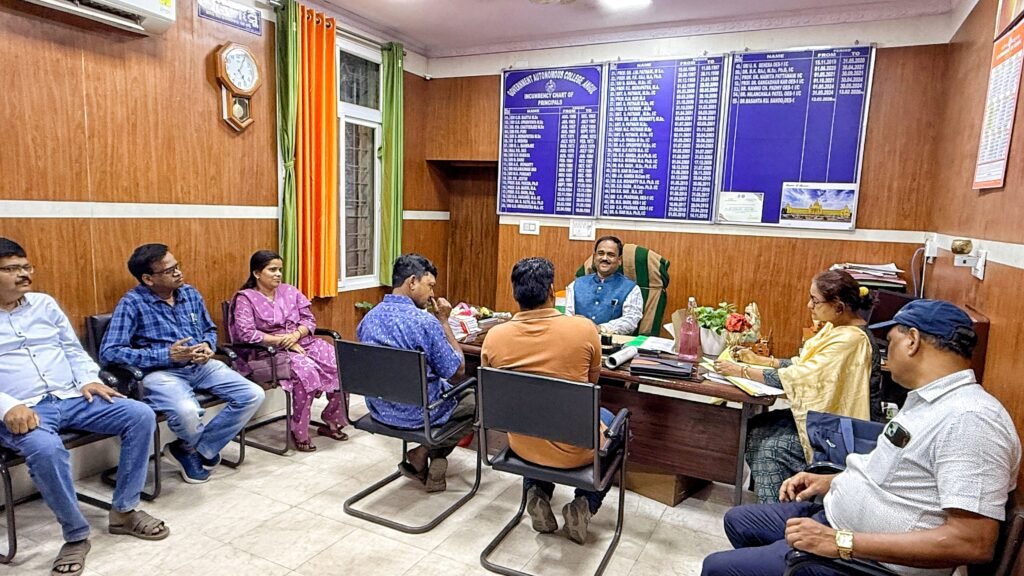 ଅନୁଗୁଳ କଲେଜରେ ନୂତନ ଶ୍ରେଣୀ ପ୍ରକୋଷ୍ଠ ପାଇଁ ସମୀକ୍ଷା ବୈଠକ ଡାକିଲେ ଅଧ୍ୟକ୍ଷ