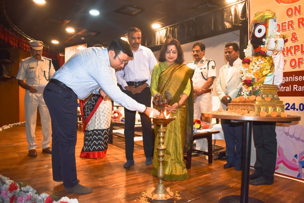 You are currently viewing ଅନୁଗୁଳରେ ମହିଳାଙ୍କ କାର୍ଯ୍ୟକ୍ଷେତ୍ର ସୁରକ୍ଷା ଓ ଲିଙ୍ଗଗତ ଅଧିକାର ଉପରେ ଆଞ୍ଚଳିକ ସମ୍ମିଳନୀ