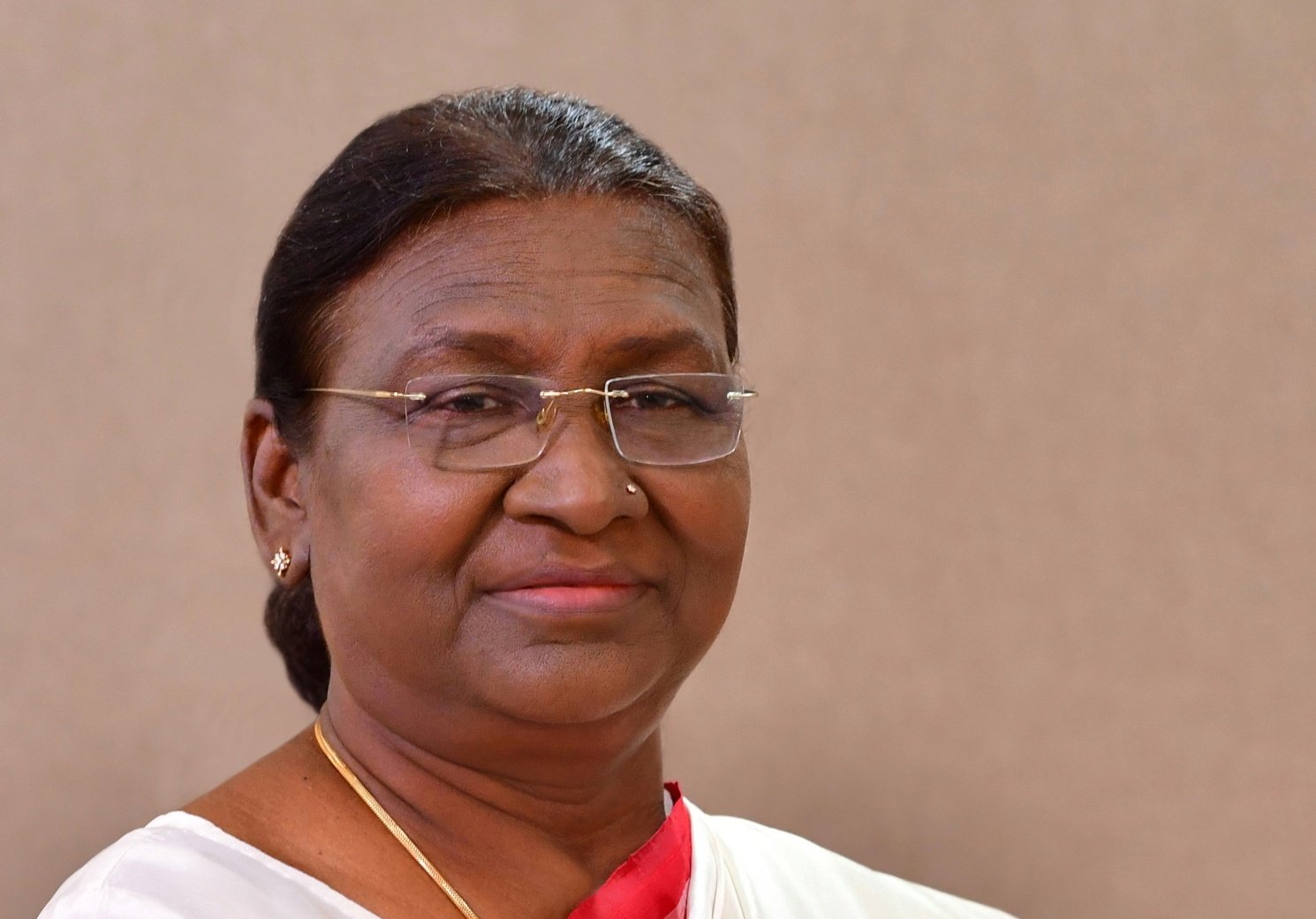 You are currently viewing ଆଜିଠାରୁ ରାଷ୍ଟ୍ରପତିଙ୍କ ୬ ଦିନିଆ ଓଡ଼ିଶା ଗସ୍ତ: ଯାଜପୁର, ବାଲେଶ୍ବର, ପୁରୀ ଏବଂ ମୟୂରଭଞ୍ଜ ଜିଲ୍ଲାରେ ବିଭିନ୍ନ କାର୍ଯ୍ୟକ୍ରମରେ ଯୋଗ ଦେବେ