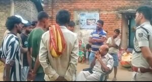 Read more about the article ଗୋଷ୍ଠୀ ସଂଘର୍ଷରେ ରକ୍ତରଞ୍ଜିତ ହେଲା ଝାରବନ୍ଧଲୀ: ଗୁଳିକାଣ୍ଡ ଓ ଠେଙ୍ଗାମାଡ଼ରେ ୫ ଆହତ, ୧ ପ୍ଲାଟୁନ ଫୋର୍ସ ମୁତୟନ