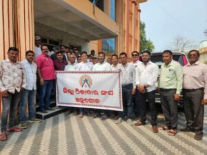 Read more about the article ୮ ଦଫା ଦାବି ନେଇ ଅନୁଗୁଳ ଜିଲ୍ଲା ଠିକାଦାର ସଂଘର ଗର୍ଜନ: ଜିଲ୍ଲାପାଳଙ୍କ ଜରିଆରେ ମୁଖ୍ୟମନ୍ତ୍ରୀଙ୍କୁ ସ୍ମାରକପତ୍ର