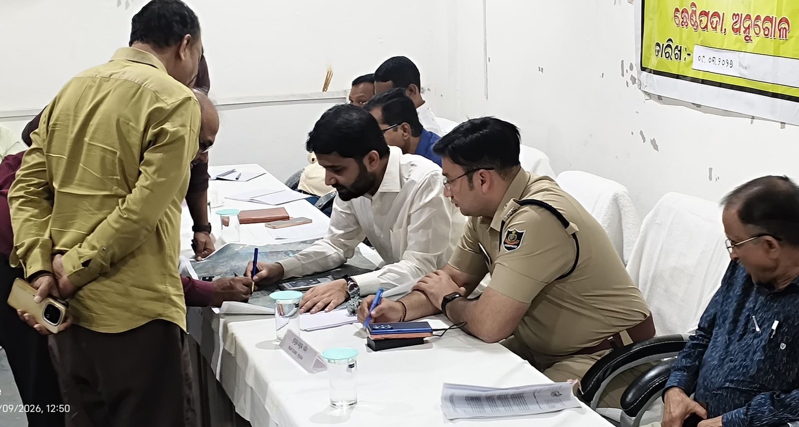 You are currently viewing ଛେଣ୍ଡିପଦାରେ ଜିଲ୍ଲା ସ୍ତରୀୟ ମିଳିତ ଜନଶୁଣାଣି: ୪୯ଟି ଅଭିଯୋଗ ମଧ୍ୟରୁ ୩ଟିର ତୁରନ୍ତ ସମାଧାନ