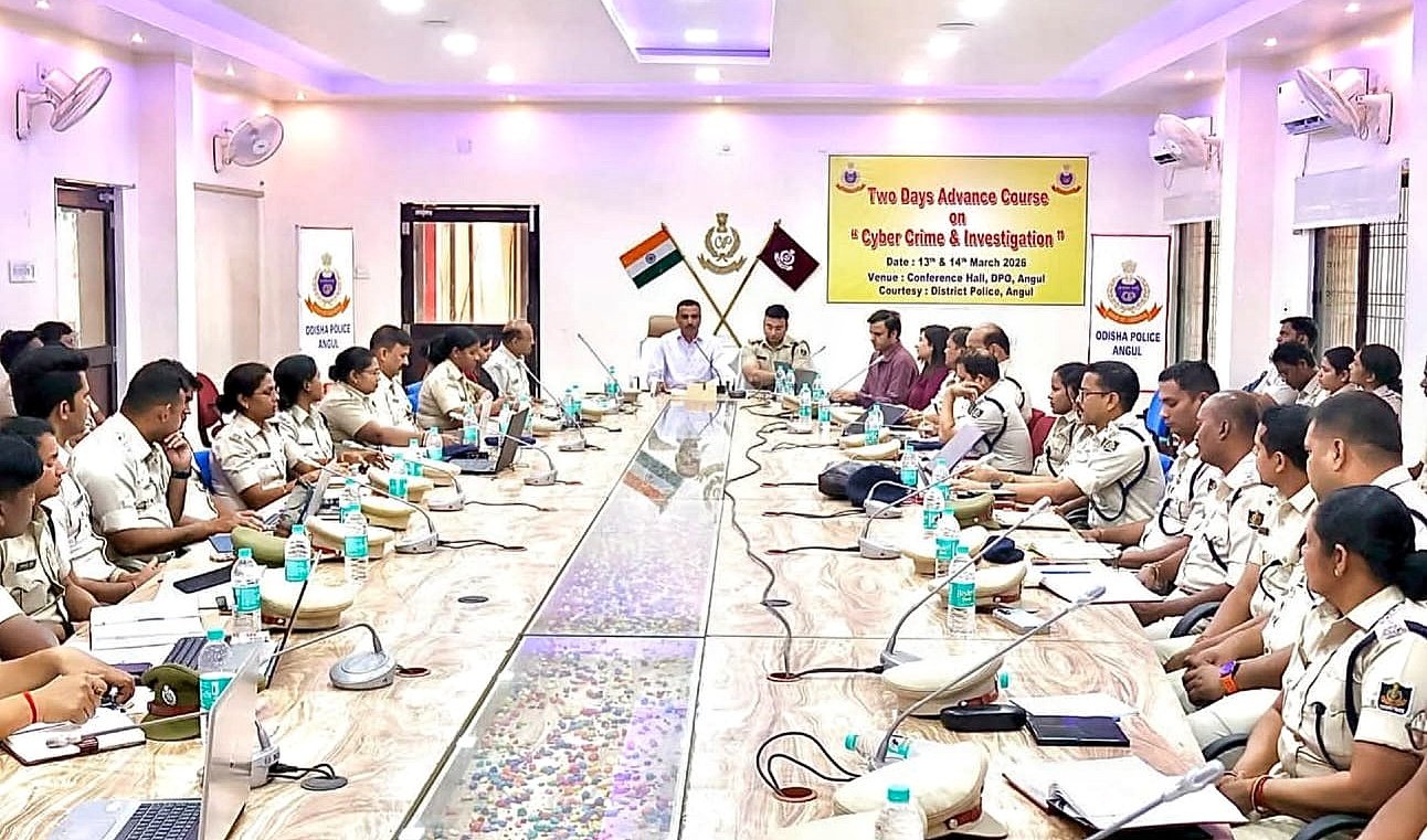 You are currently viewing ସାଇବର ଅପରାଧୀଙ୍କୁ ମାତ୍ ଦେବ ଅନୁଗୁଳ ପୋଲିସ: ଅଧିକାରୀଙ୍କୁ ମିଳିଲା ଦୁଇ ଦିନିଆ ସ୍ୱତନ୍ତ୍ର ତାଲିମ