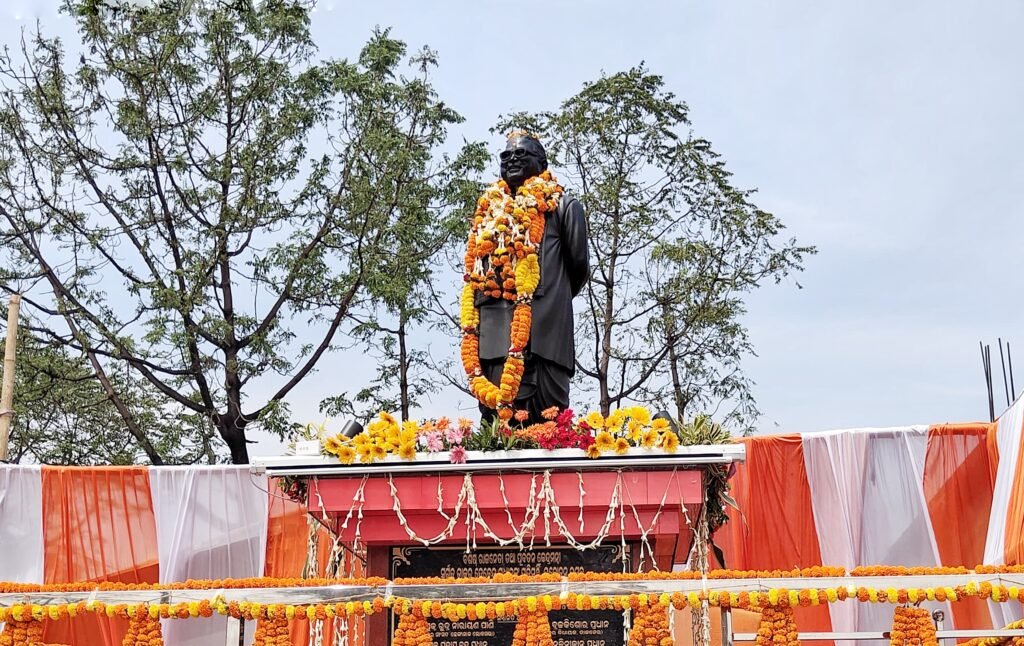 ରାଜ୍ୟ ବିଜେପିର ‘ଭୀଷ୍ମ ପିତାମହ’ଙ୍କୁ ସମ୍ମାନ: ତାଳଚେରରେ ସ୍ୱର୍ଗତ ଡାକ୍ତର ଦେବେନ୍ଦ୍ର ପ୍ରଧାନଙ୍କ ପ୍ରତିମୂର୍ତ୍ତି ଉନ୍ମୋଚିତ