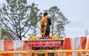 Read more about the article ରାଜ୍ୟ ବିଜେପିର ‘ଭୀଷ୍ମ ପିତାମହ’ଙ୍କୁ ସମ୍ମାନ: ତାଳଚେରରେ ସ୍ୱର୍ଗତ ଡାକ୍ତର ଦେବେନ୍ଦ୍ର ପ୍ରଧାନଙ୍କ ପ୍ରତିମୂର୍ତ୍ତି ଉନ୍ମୋଚିତ