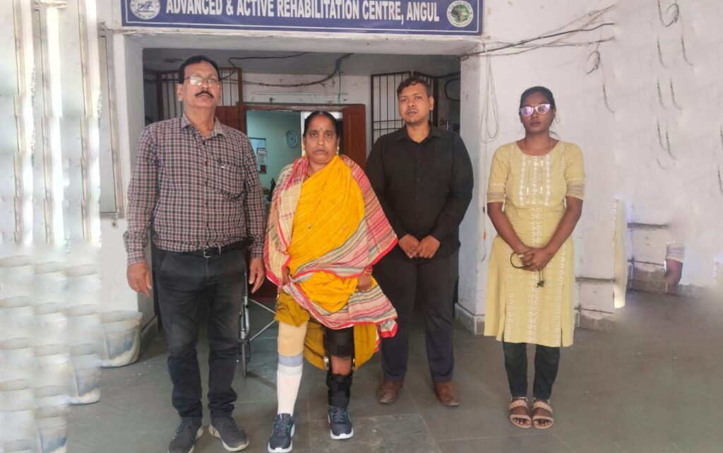 ରଞ୍ଜୁ ମୁହଁରେ ହସ ଫୁଟିଲା: କୃତ୍ରିମ ଗୋଡ଼ରେ ବାଟ ଚାଲିଲା