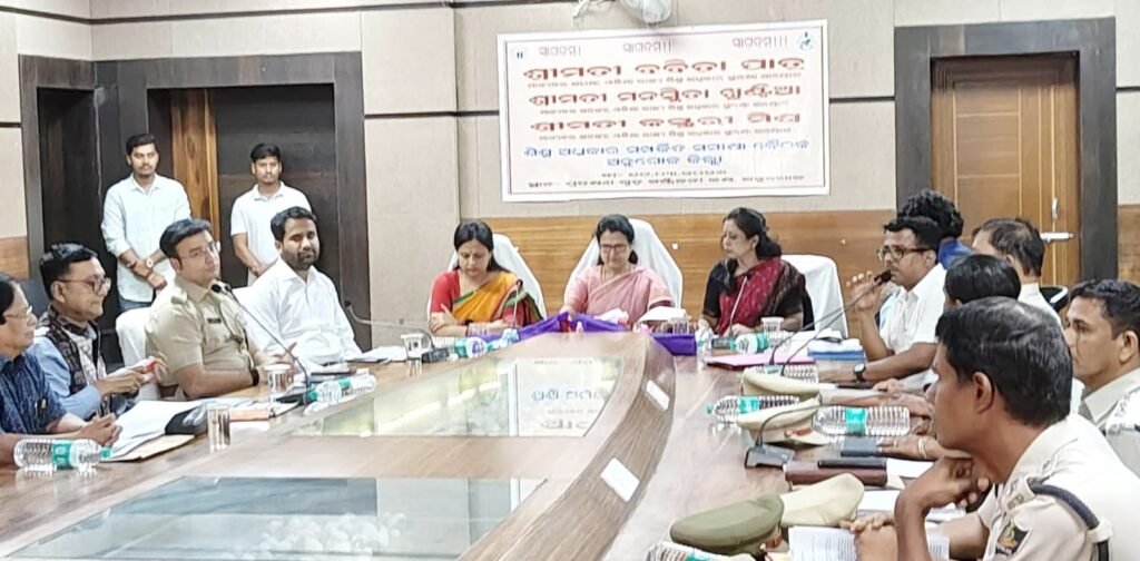 ଅନୁଗୁଳ ଜିଲ୍ଲା ଗସ୍ତରେ ରାଜ୍ୟ ଶିଶୁ ଅଧିକାର ସୁରକ୍ଷା ଆୟୋଗ ଅଧ୍ୟକ୍ଷା: ଶିଶୁ ସୁରକ୍ଷା ବ୍ୟବସ୍ଥାର କଲେ ସମୀକ୍ଷା