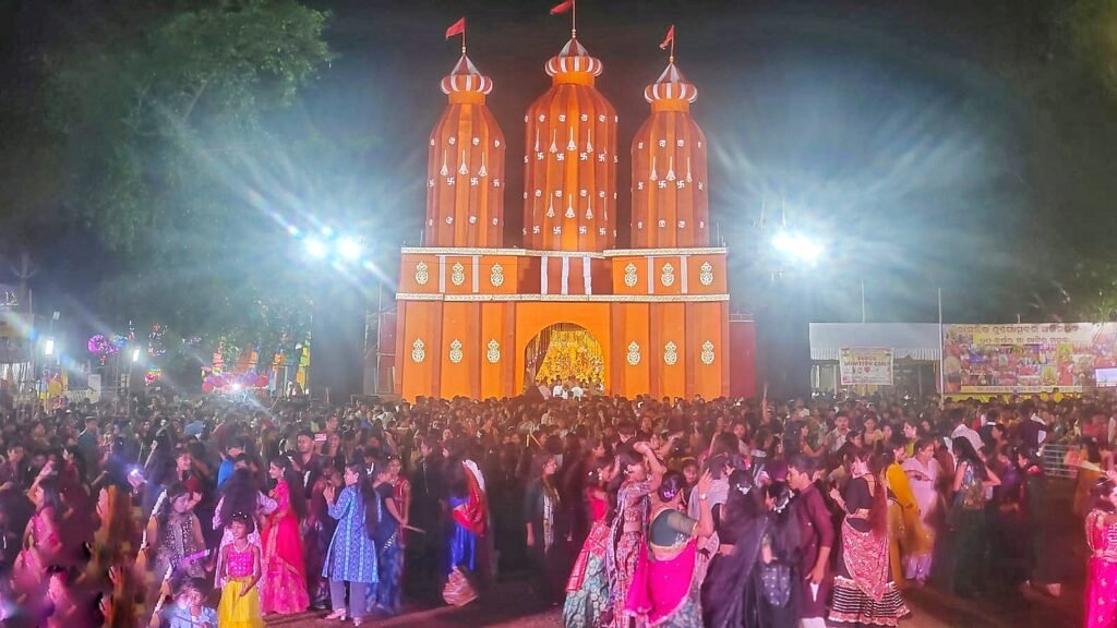 ଅମଲାପଡ଼ା ବାସନ୍ତୀ ଦୁର୍ଗା: ଆୟୋଜିତ ହେଲା ରକ୍ତଦାନ ଶିବିର, କୁମାରୀ ପୂଜନ ଓ ସାମୁହିକ ଦାଣ୍ଡିଆ