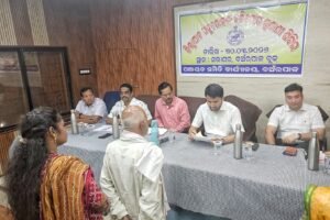 Read more about the article ଲୋକଙ୍କ ପାଖରେ ପ୍ରଶାସନ: ବଅଁରପାଳ ଜନ ଶୁଣାଣି ଶିବିରରେ ସମସ୍ୟାର ସମାଧାନ କଲେ ଜିଲ୍ଲାପାଳ