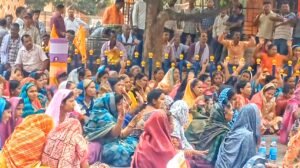 Read more about the article ୧୯ ବର୍ଷ ପରେ ବି ମିଳିଲାନି ଅନୁମତି; ଜିଲ୍ଲାପାଳଙ୍କ ଅଫିସ୍ ଆଗରେ ଶ୍ରୀରାମଙ୍କୁ ଆରାଧନା କଲେ ଆମ୍ବପାଳ ଗ୍ରାମବାସୀ