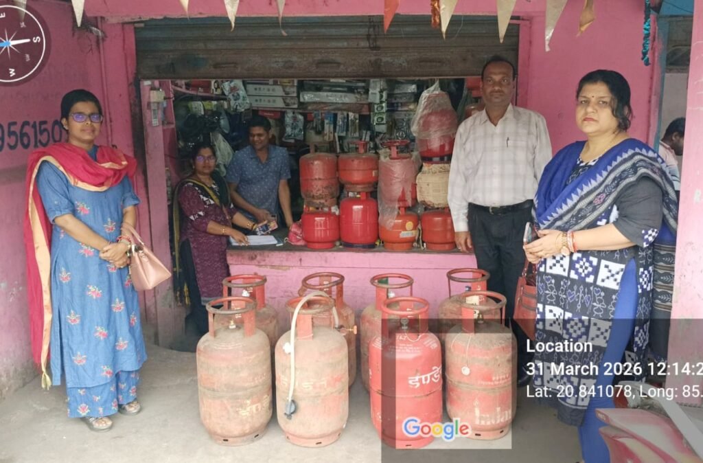 ଅନୁଗୁଳରେ ଯୋଗାଣ ବିଭାଗର ଚଢ଼ାଉ: ୭୪ ଗ୍ୟାସ ସିଲିଣ୍ଡର ଜବତ, କଳାବଜାରୀଙ୍କ ବିରୋଧରେ ମାମଲା ରୁଜୁ