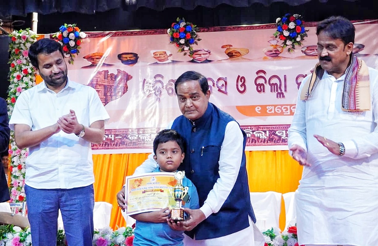 You are currently viewing ଅନୁଗୁଳରେ ଓଡ଼ିଶା ଦିବସ ଓ ଜିଲ୍ଲା ପ୍ରତିଷ୍ଠା ଦିବସର ଧୁମ୍: ବରପୁତ୍ରଙ୍କୁ ଶ୍ରଦ୍ଧାଞ୍ଜଳି ସହ ସମୃଦ୍ଧ ଓଡ଼ିଶା ଗଠନର ସଙ୍କଳ୍ପ