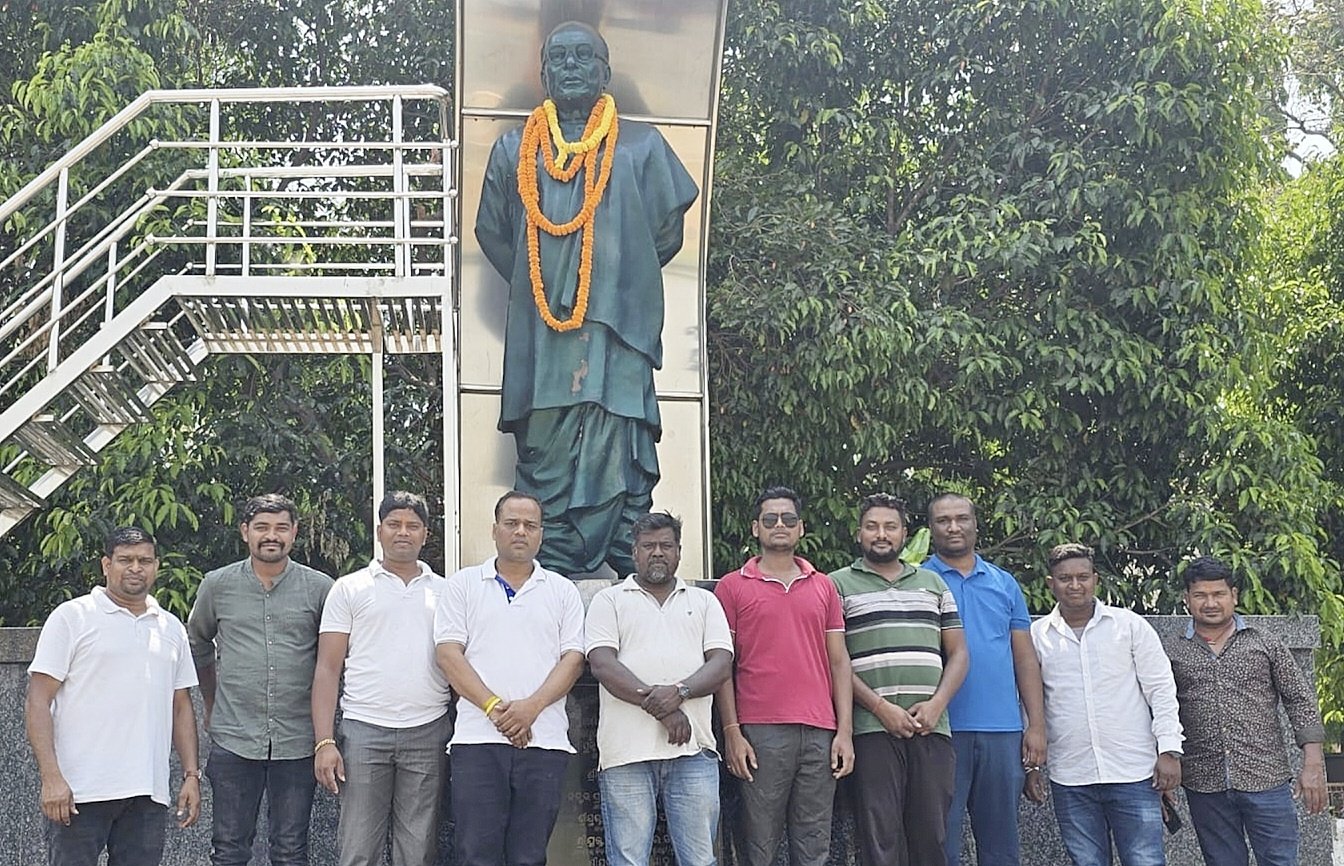 You are currently viewing ଧୁମଧାମରେ ପାଳିତ ହେଲା ଅନୁଗୁଳ ଜିଲ୍ଲା ପ୍ରତିଷ୍ଠା ଦିବସ; ବରପୁତ୍ରଙ୍କ ପ୍ରତିମୂର୍ତ୍ତିରେ ମାଲ୍ୟାର୍ପଣ କଲେ ଯୁବ ସମାଜସେବୀ