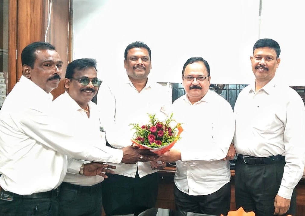 ଜିଲ୍ଲା ଜଜ୍‌ଙ୍କୁ ସୌଜନ୍ୟମୂଳକ ସାକ୍ଷାତ କଲେ ଆଠମଲ୍ଲିକ ଓକିଲ ସଂଘର ନବନିର୍ବାଚିତ କର୍ମକର୍ତ୍ତା