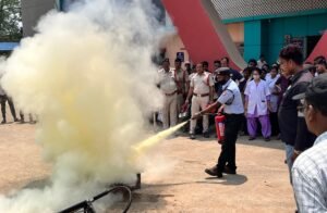 Read more about the article ରୋଗୀ ଓ ଡାକ୍ତରଖାନା କର୍ମଚାରୀଙ୍କୁ ସଚେତନ: ଚିକିତ୍ସାଳୟରେ ଅଗ୍ନି ନିରାପତ୍ତା ସମ୍ବନ୍ଧୀୟ ପ୍ରାକ୍ ପ୍ରସ୍ତୁତି ଅଭ୍ୟାସ