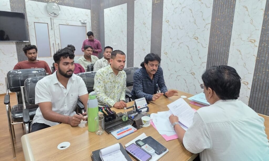 ଅନୁଗୁଳ ମୁଖ୍ୟ ଚିକିତ୍ସାଳୟରେ ଅବ୍ୟବସ୍ଥା: ୧୫ ଦିନ ମଧ୍ୟରେ ଅବ୍ୟବସ୍ଥା ନ ସୁଧୁରିଲେ ହେବ ଆନ୍ଦୋଳନ, ସିଡିଏମଓଙ୍କୁ ଚେତାବନୀ ଦେଲା ବିଜେଡି