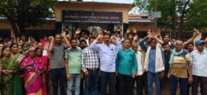 Read more about the article ପ୍ରାଇଭେଟ୍ କମ୍ପାନୀକୁ ଜମି ଦେବାକୁ ପଞ୍ଚାୟତବାସୀଙ୍କ ମନା: ତାଳଚେର ଉପ-ଜିଲ୍ଲାପାଳଙ୍କ କାର୍ଯ୍ୟାଳୟ ଘେରାଉ