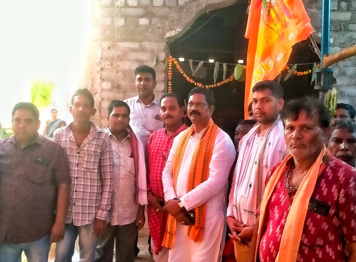 You are currently viewing ପାଣ୍ଡୁରୀପଥର ହନୁମାନ ମନ୍ଦିରରେ ରତ୍ନମୁଦ ଉତ୍ସବ; ପବିତ୍ର ଯଜ୍ଞ ଓ ସୁନ୍ଦରାକାଣ୍ଡ ନାଟକରେ ବିଭୋର ହେଲେ ଶ୍ରଦ୍ଧାଳୁ