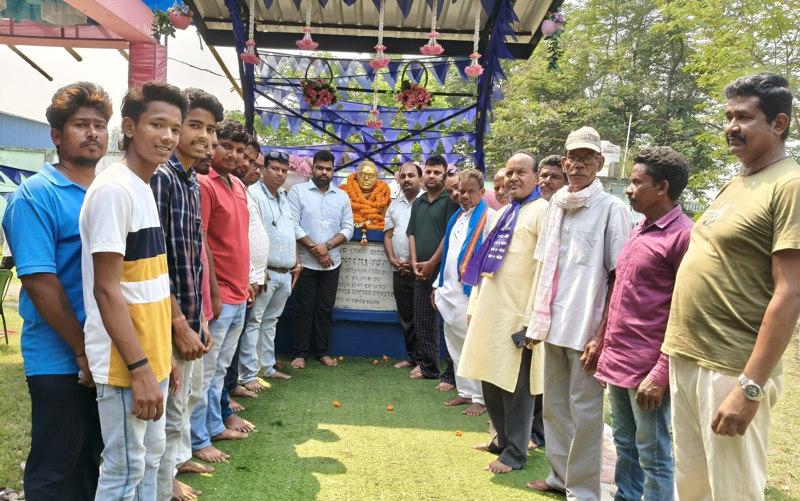 You are currently viewing ଆମ୍ବେଦକର ଜୟନ୍ତୀ ପାଳିତ, ବାବା ସାହେବଙ୍କ ପ୍ରତିମୂର୍ତ୍ତିରେ ମାଲ୍ୟାର୍ପଣ